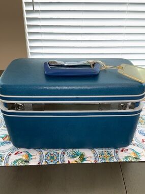 Vintage Teal Samsonite Train Case with Silver Trim